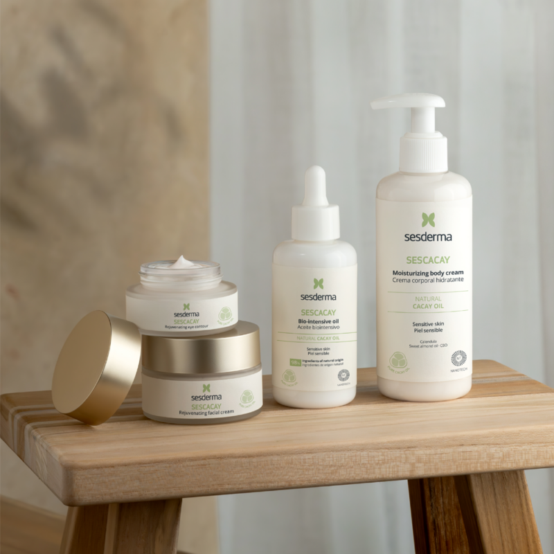 Fórmula exclusiva antiedad para la piel sensible, con aceite de cacay que rejuvenece, calma y nutre la piel.